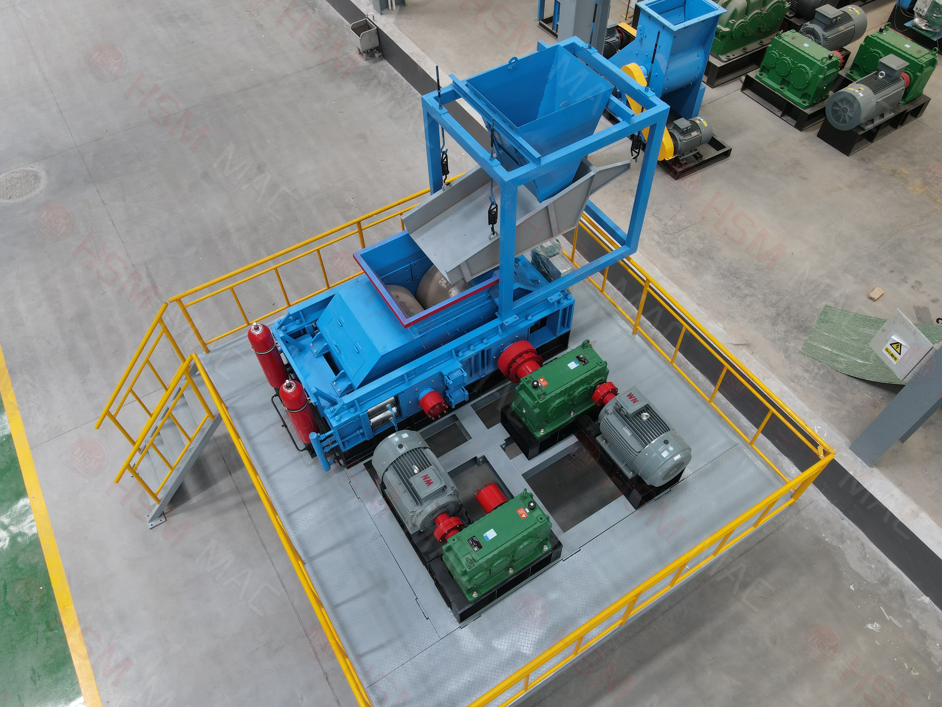 华盛铭1010对辊破碎机在铁矿石尾料处理中的应用 