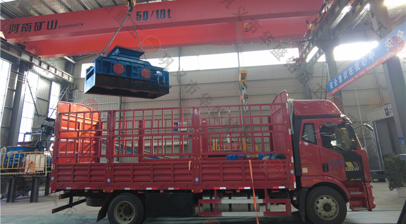 时产50吨800x800对辊制砂机发往四川广汉